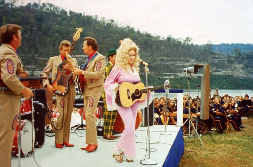 dolly parton net worth 2